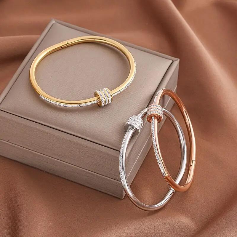 Women's Luxury Designer Brand Fully Artificial Diamond Inlay Bracelet Gold-Plated Fashionable Waterproof and Rust-Proof Band