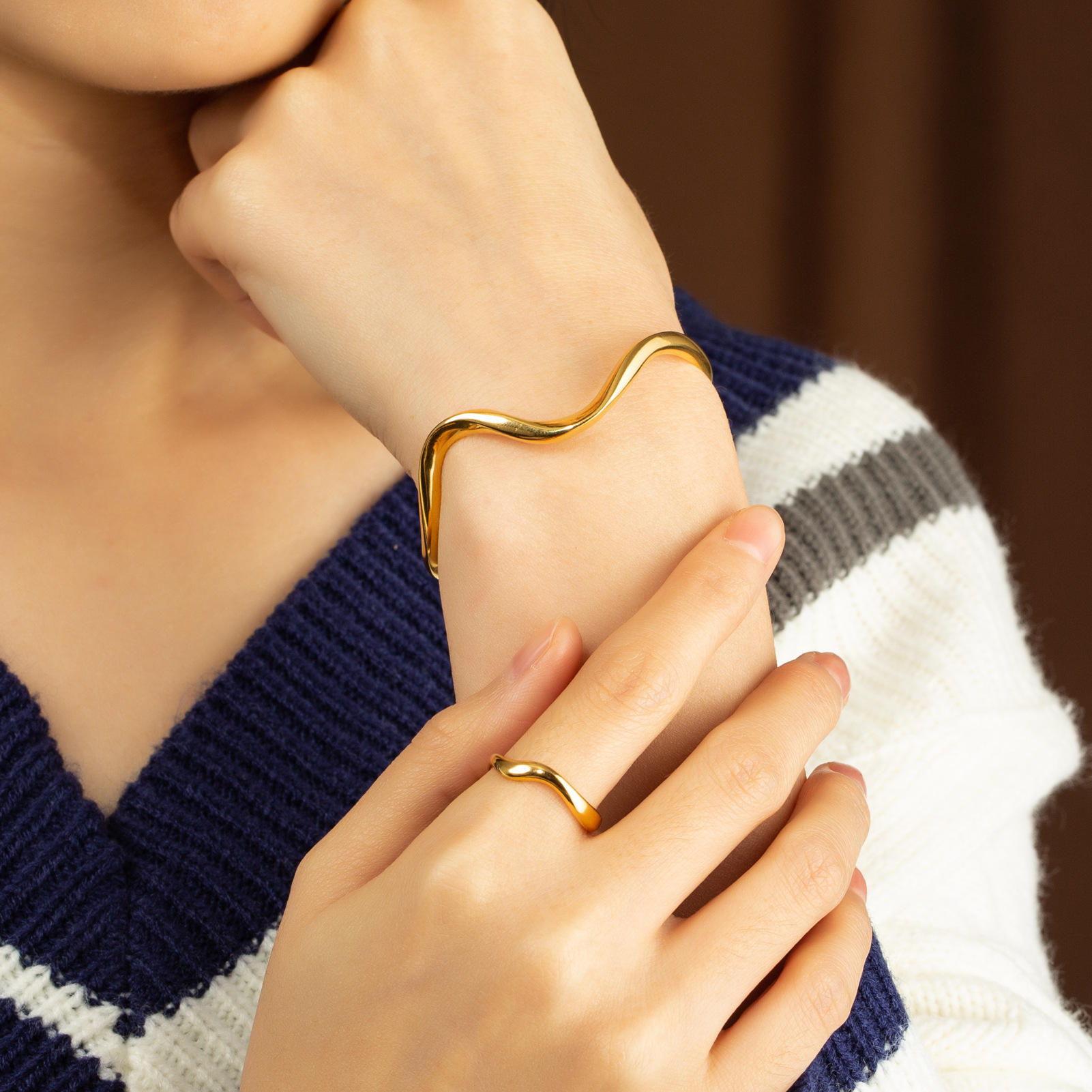 Second image of Wave-Pattern Jewelry Set (Bangle + Ring)