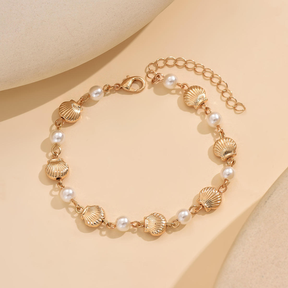 Second image of Light Luxury High-end Stylish Pearl Bracelet, an Exquisite Daily Wear Bracelet for Women