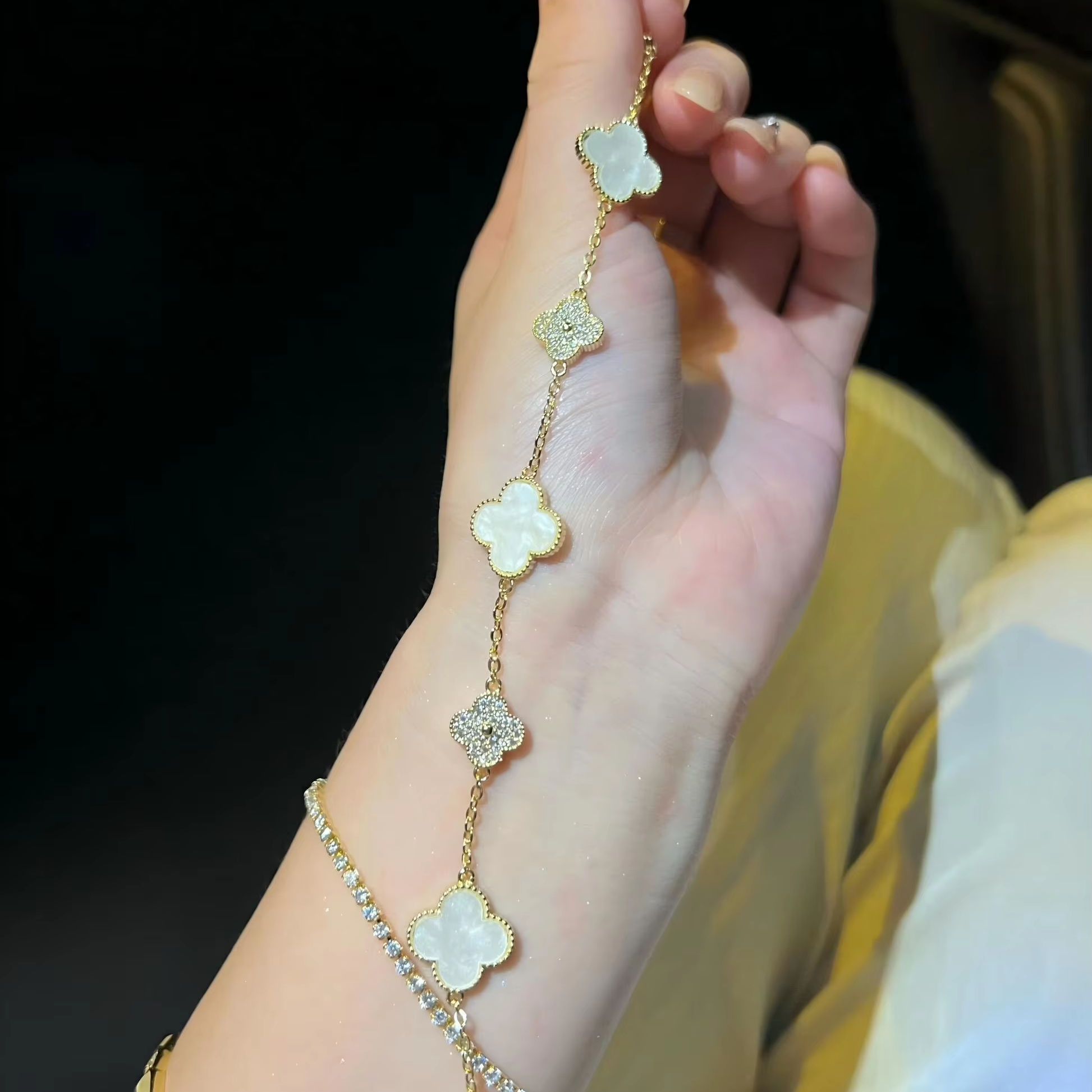 Gilded Four-Leaf Clover Dual-Texture Accent Bracelet · Product Details