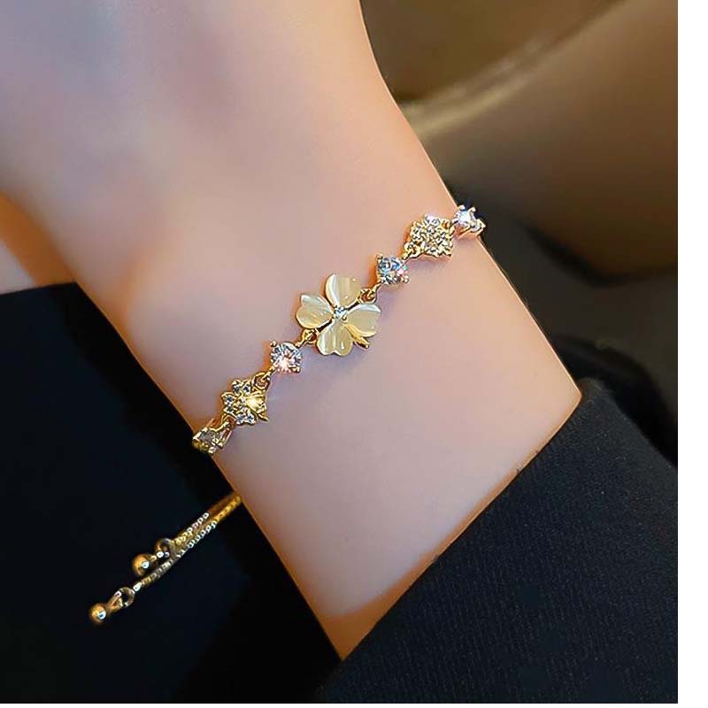 Heart-shaped Red Crystal Bracelet